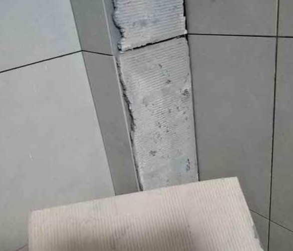 邹平瓷砖空鼓维修公司分享下厨房瓷砖脱落的补救措施。